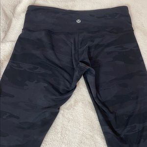 Camo Lululemon crops GUC size 6